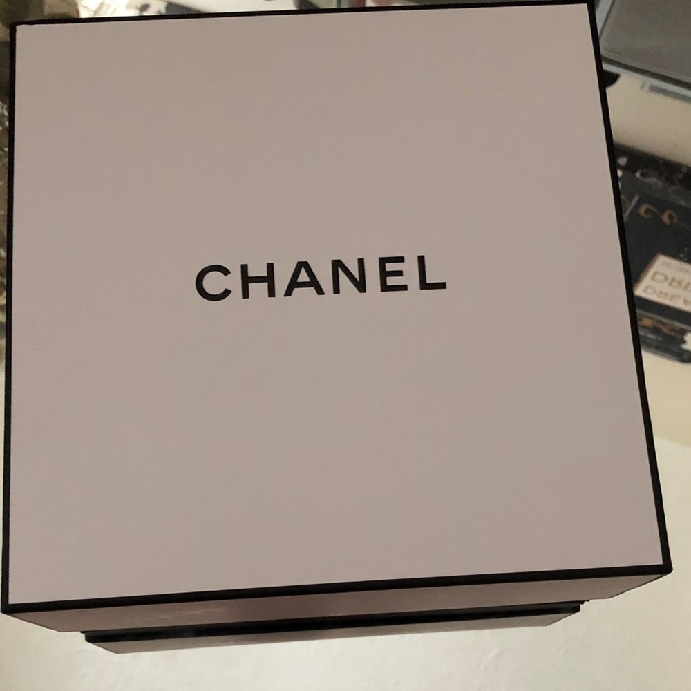 CHANEL box - Picture 2 of 3
